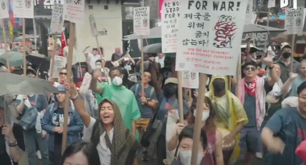 뉴욕 타임스퀘어에서 열린 집회 참가자들의 거리 행진